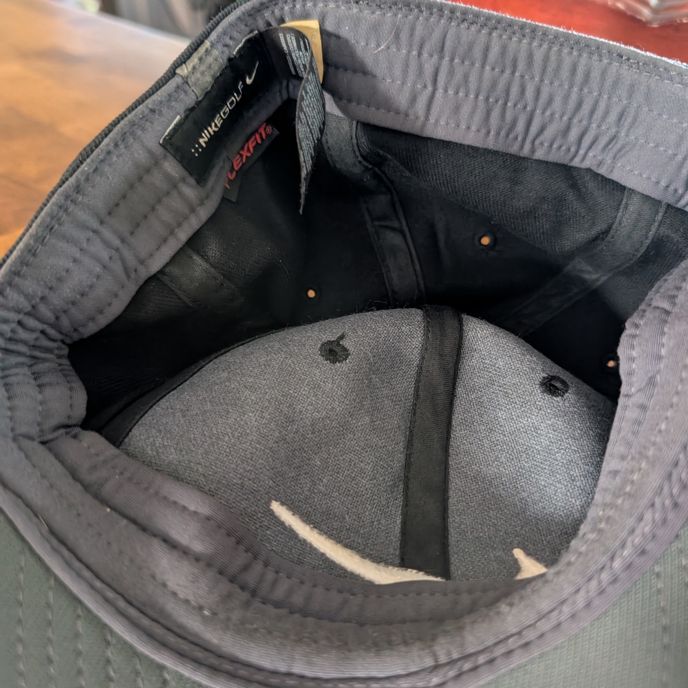 Nike Black Cap with Silver Logo - Picture 5 of 8